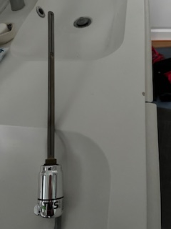 Montering af varmelegeme i vandbåren håndklæderadiator